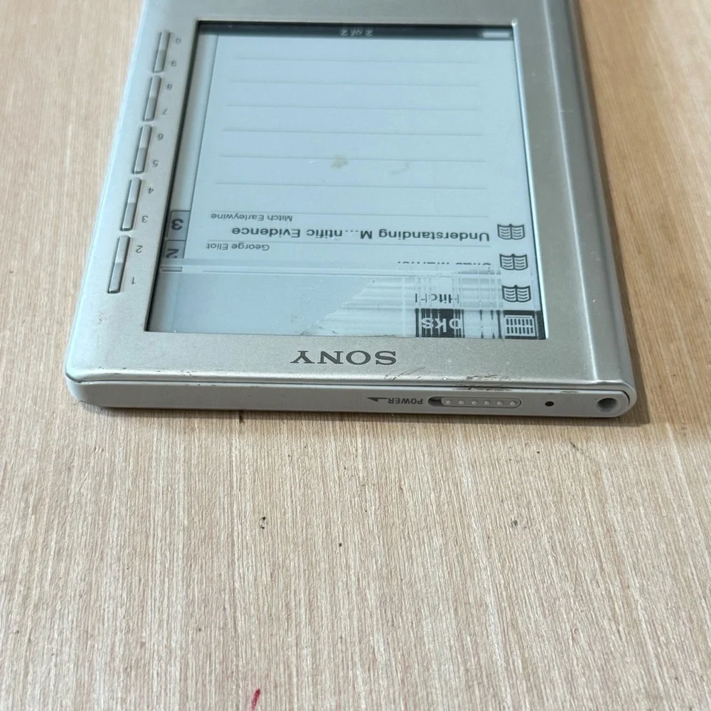 Sony PRS-300 eReaders Silver Broken Screen Turns On“Parts/Repair-Only”Buy As Is